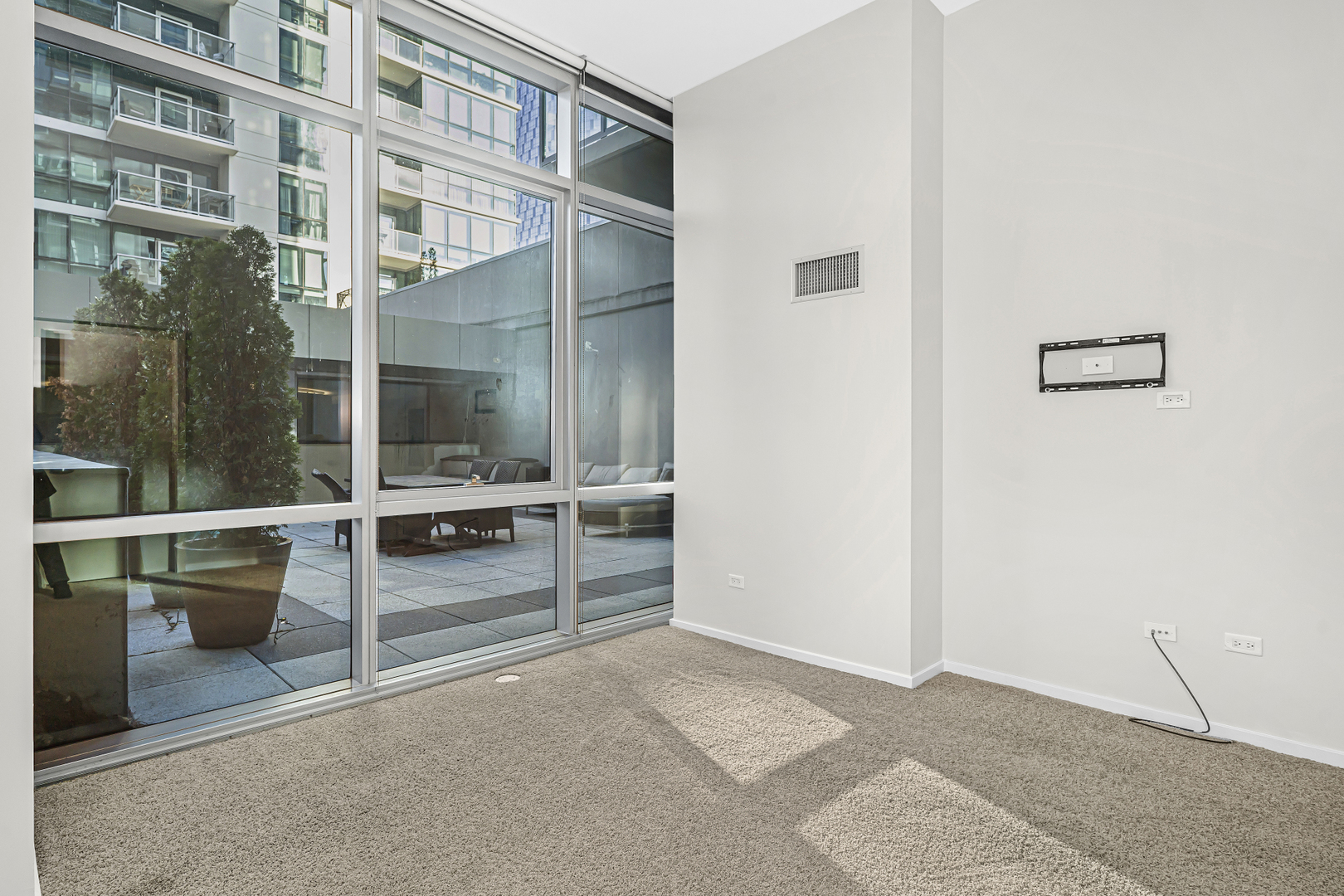 125 S Green Street Unit: 202A