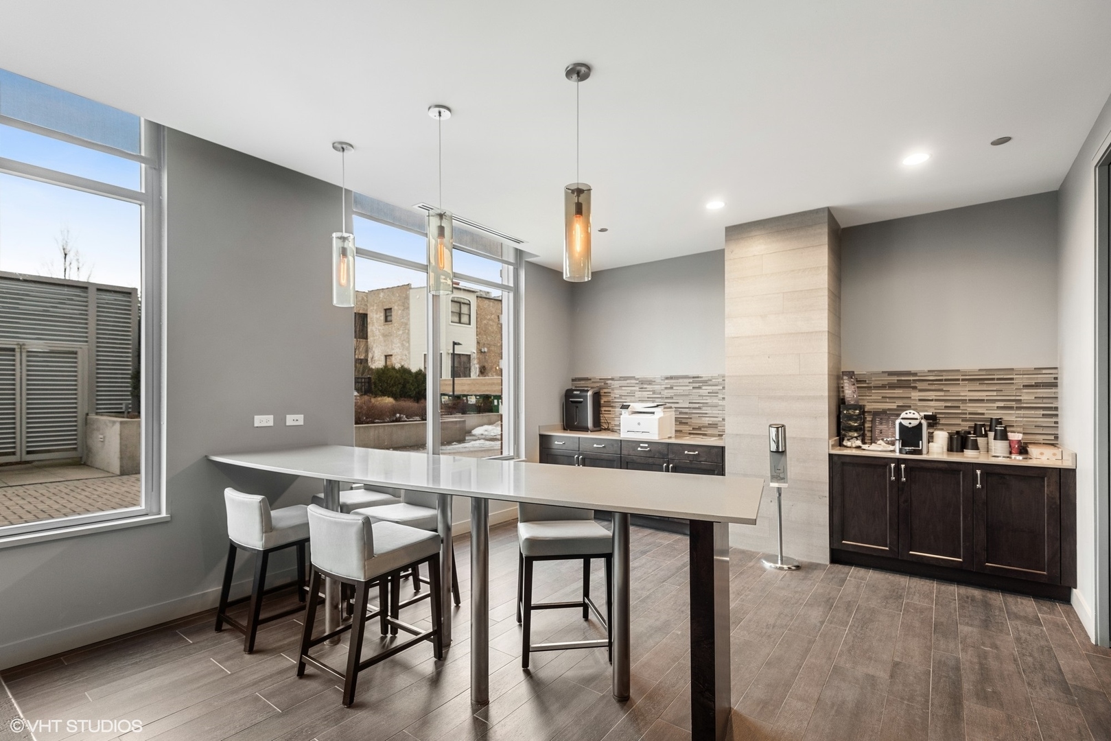 540 W Webster Avenue Unit: 201