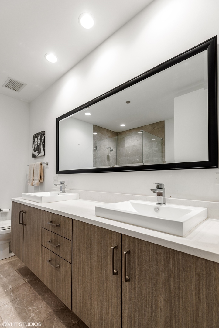 540 W Webster Avenue Unit: 201