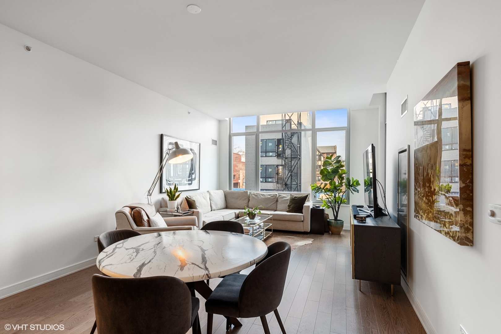 540 W Webster Avenue Unit: 201