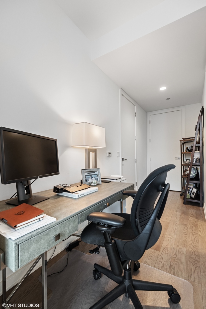 540 W Webster Avenue Unit: 201