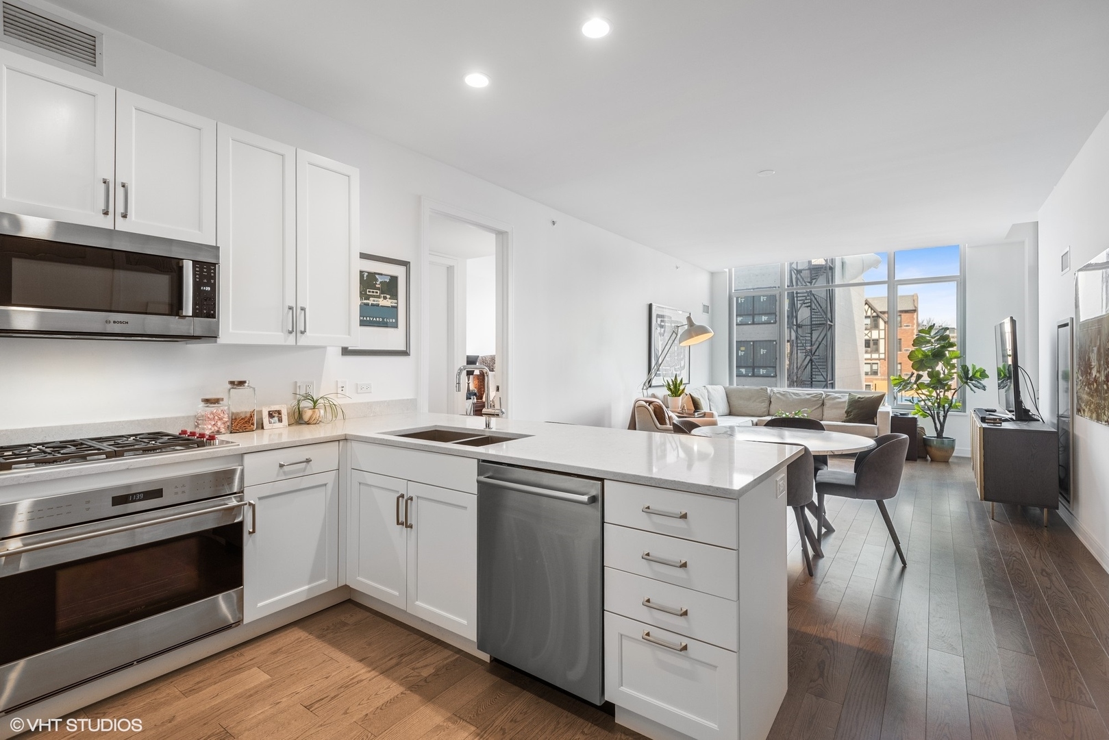 540 W Webster Avenue Unit: 201