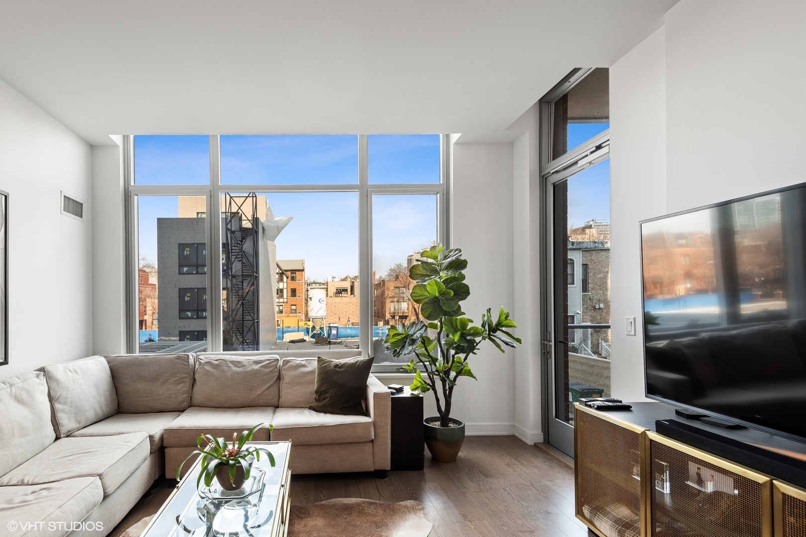 540 W Webster Avenue Unit: 201