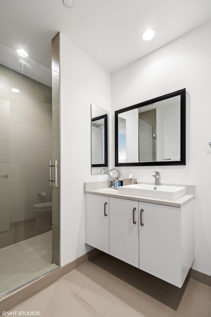 540 W Webster Avenue Unit: 201