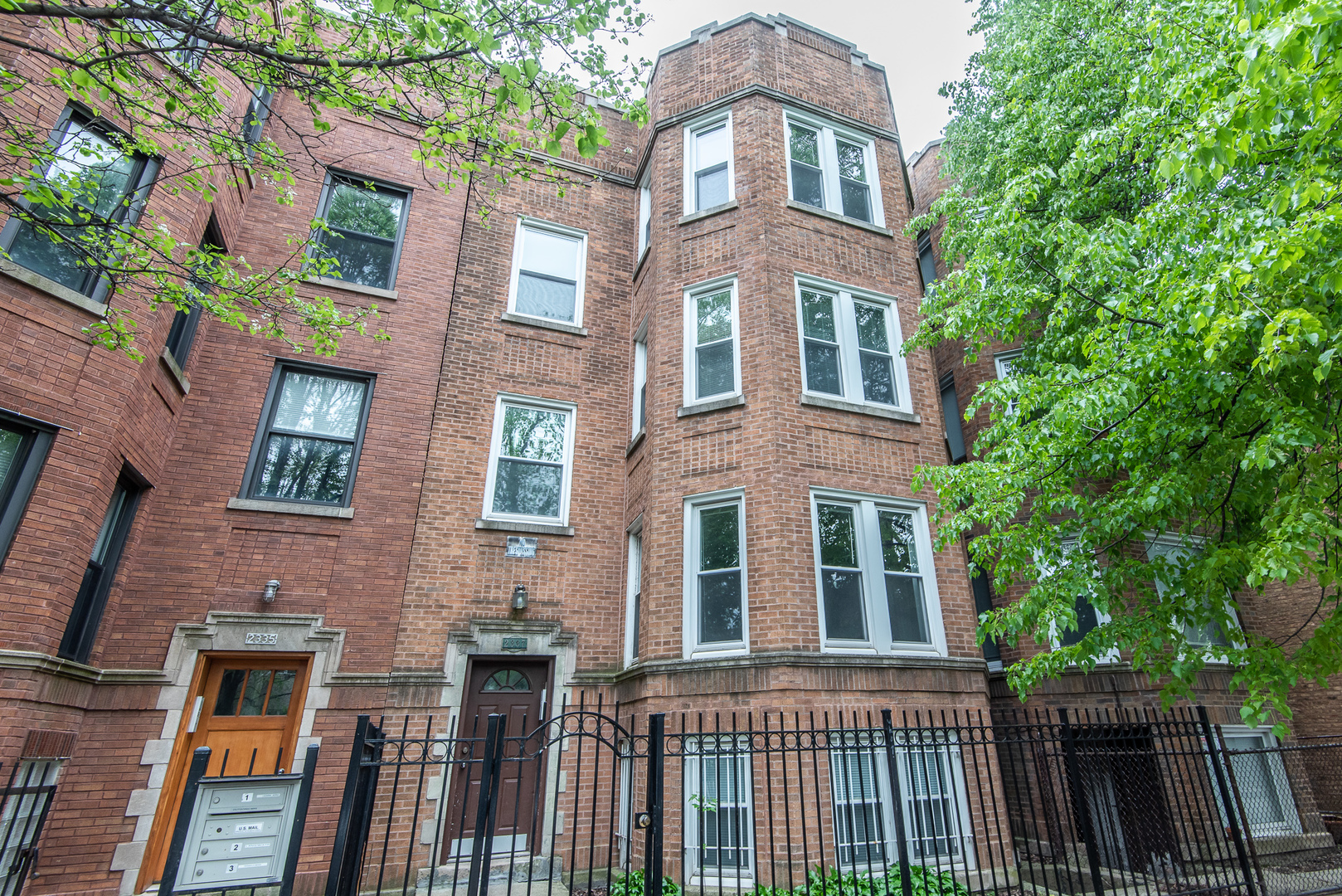 2337 W MCLEAN Avenue Unit: 1