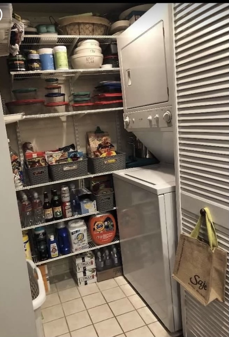 3839 N Western Avenue Unit: 201