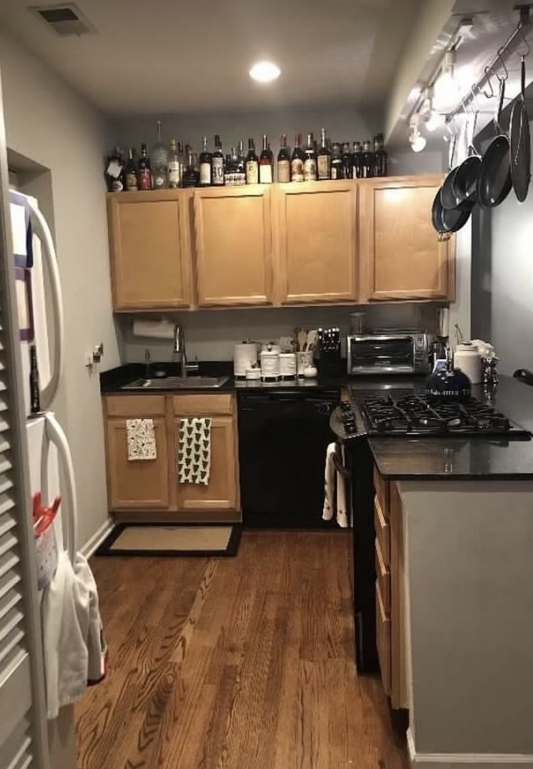 3839 N Western Avenue Unit: 201