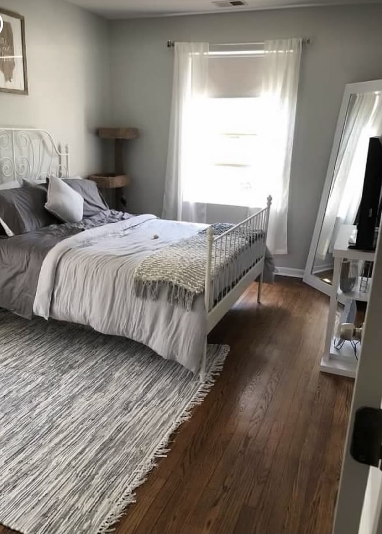 3839 N Western Avenue Unit: 201