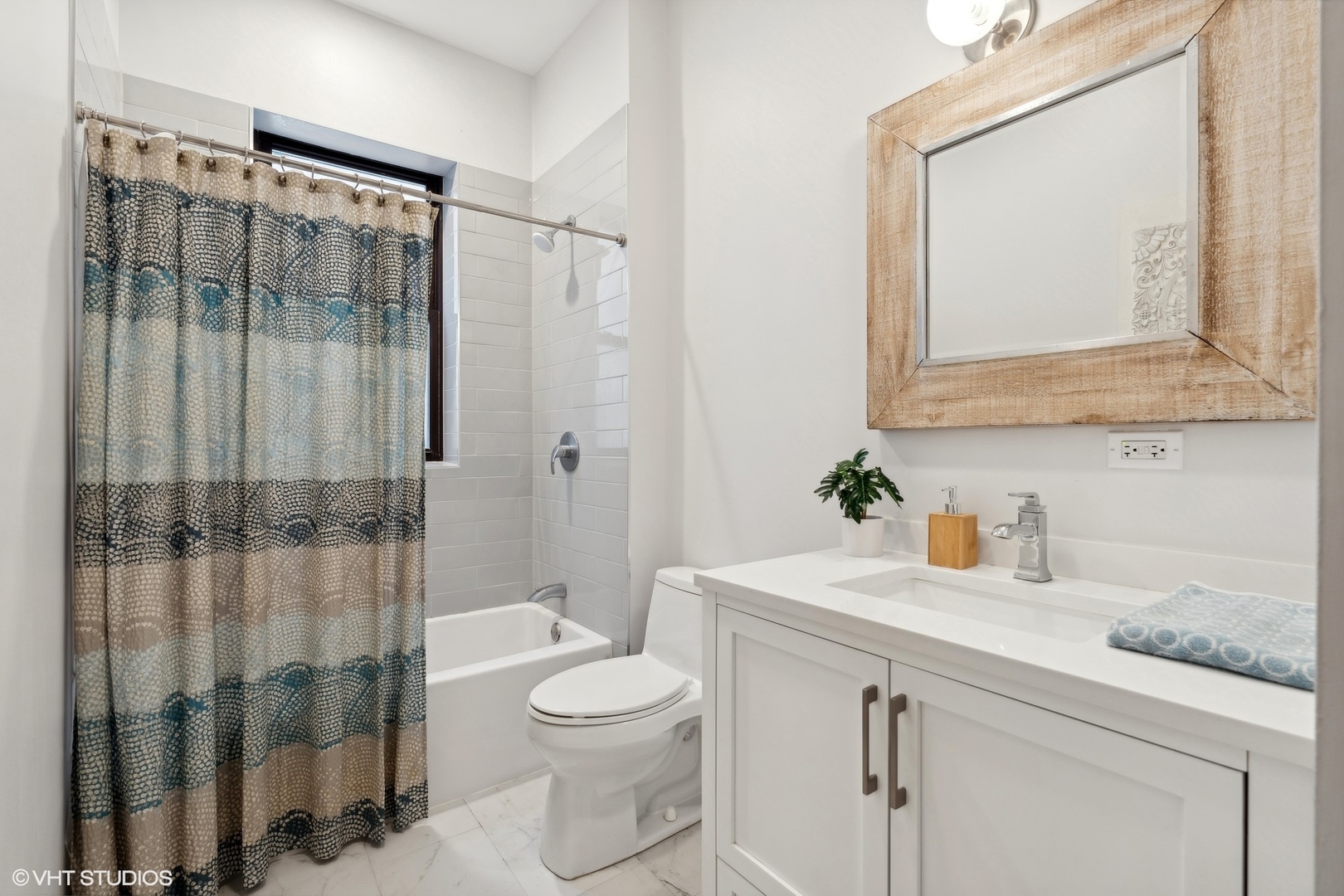 6044 N WASHTENAW Avenue Unit: 2