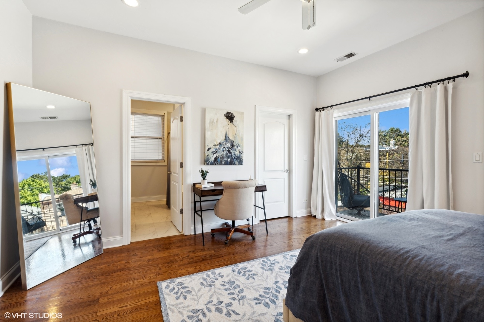 6044 N WASHTENAW Avenue Unit: 2