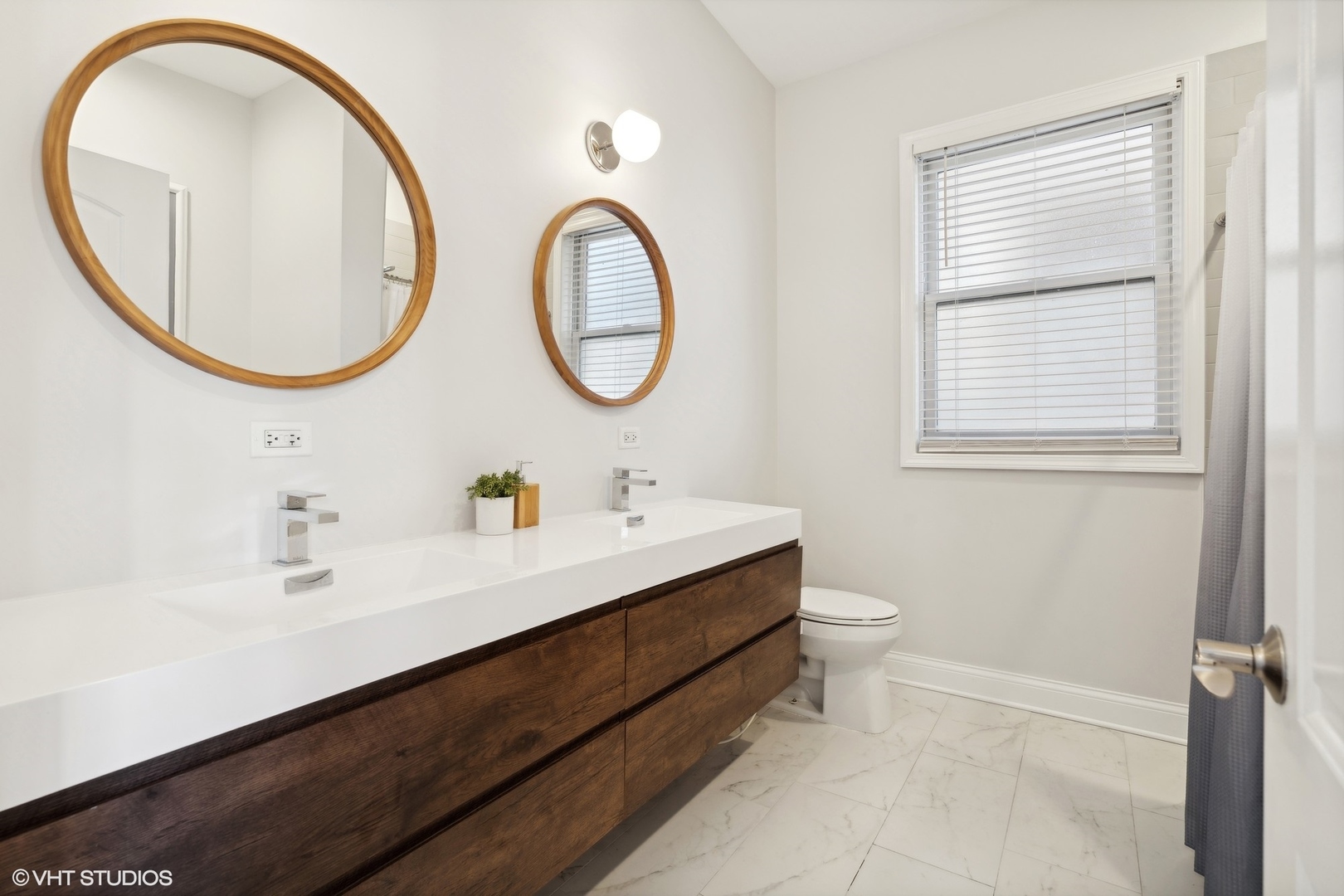 6044 N WASHTENAW Avenue Unit: 2