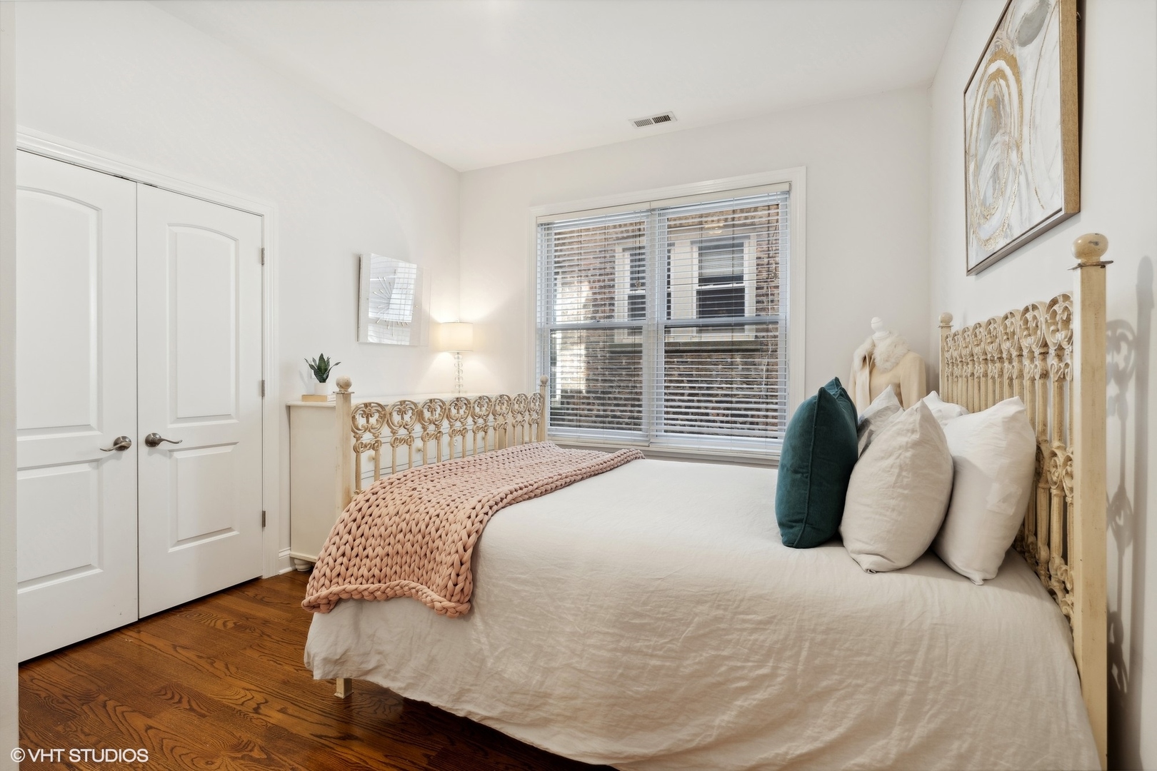 6044 N WASHTENAW Avenue Unit: 2