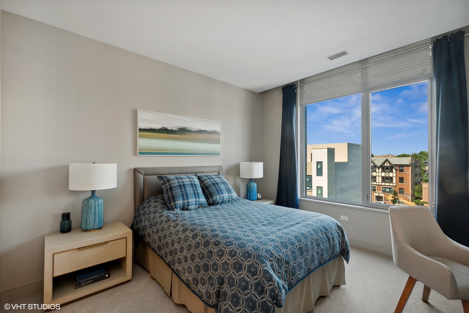 540 W Webster Avenue Unit: 402