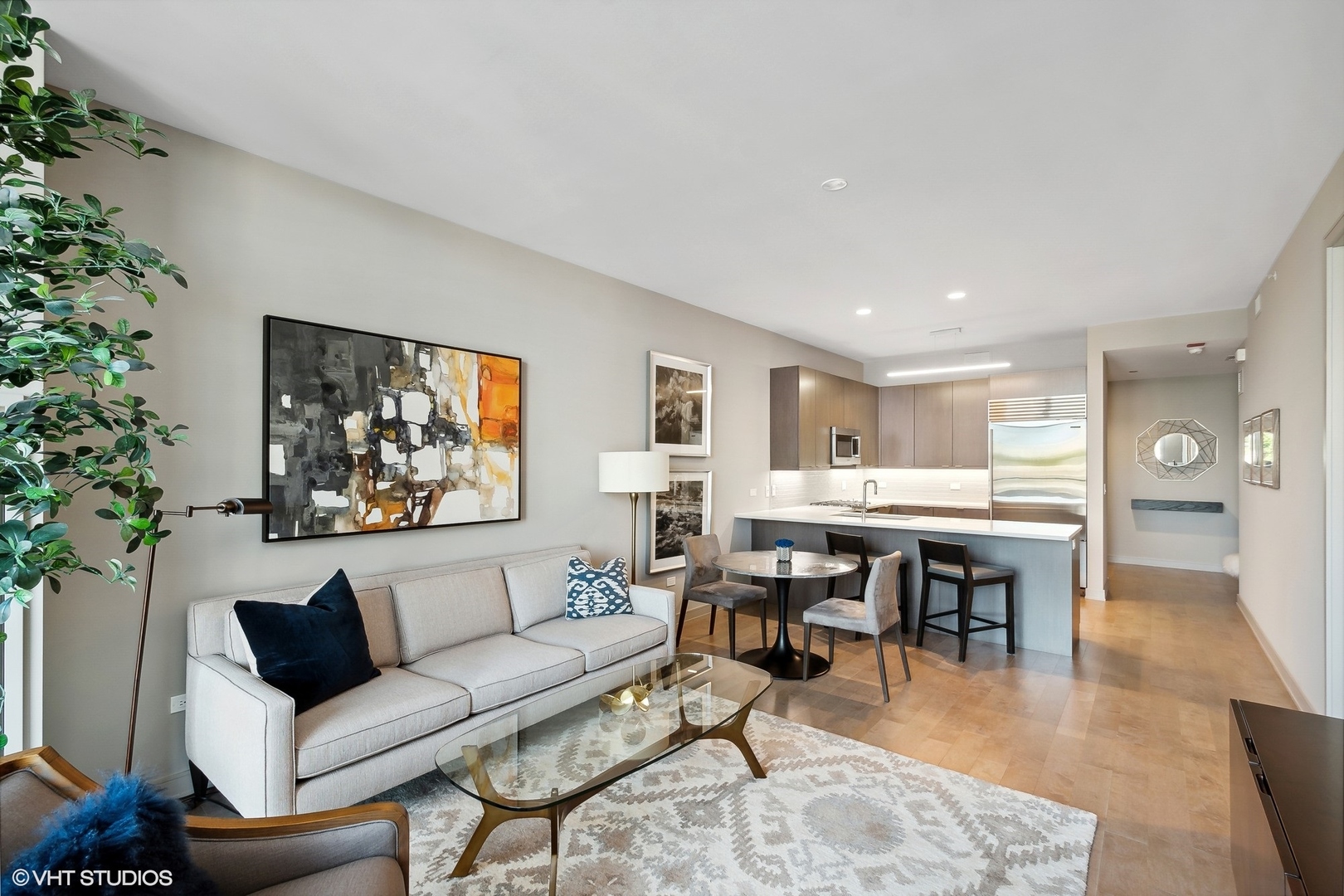 540 W Webster Avenue Unit: 402