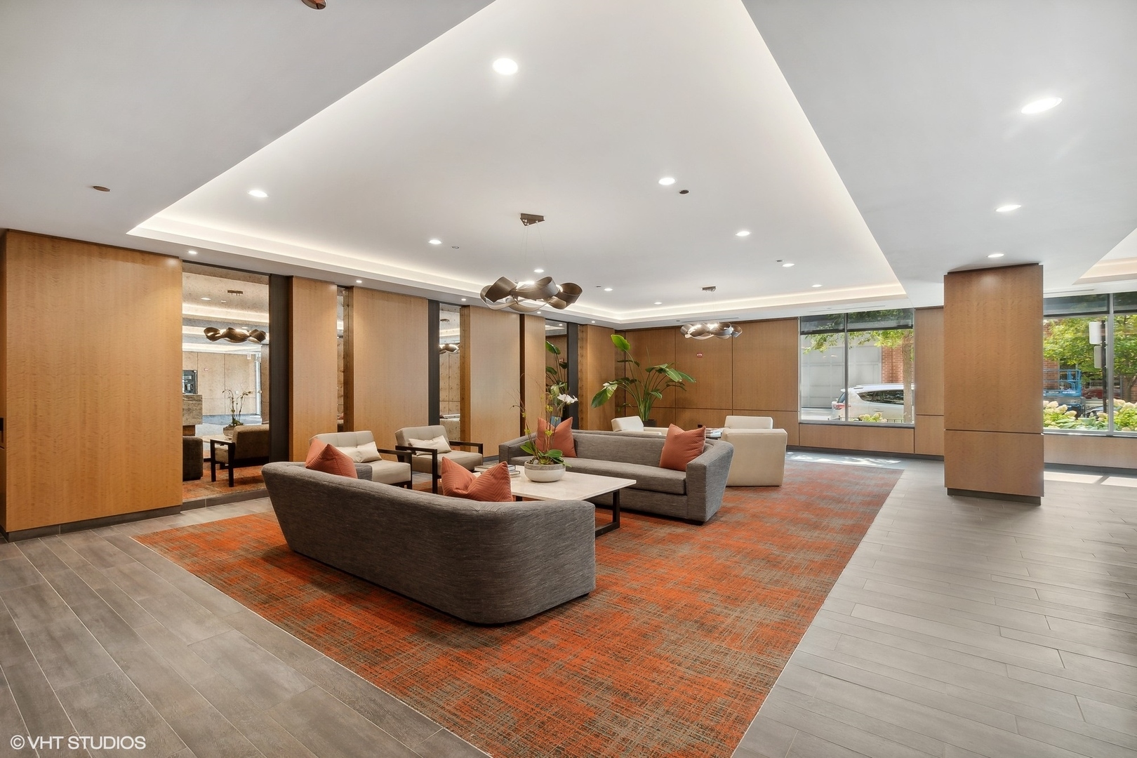 540 W Webster Avenue Unit: 402