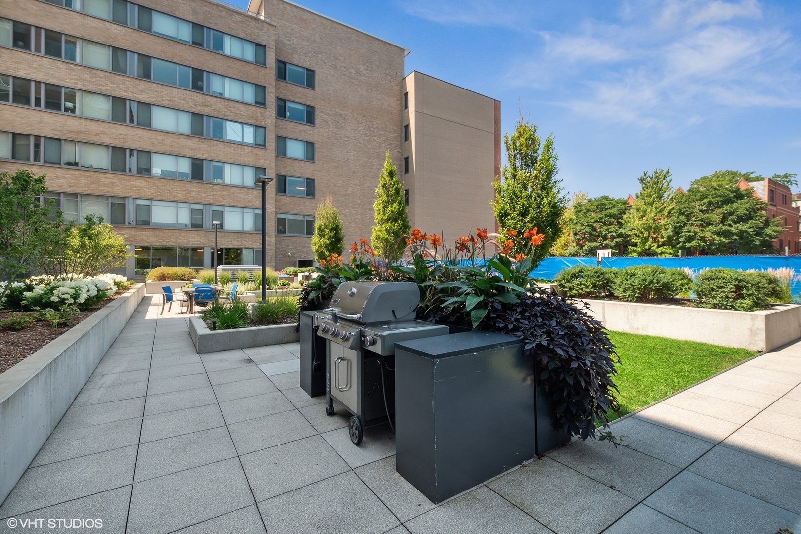 540 W Webster Avenue Unit: 402