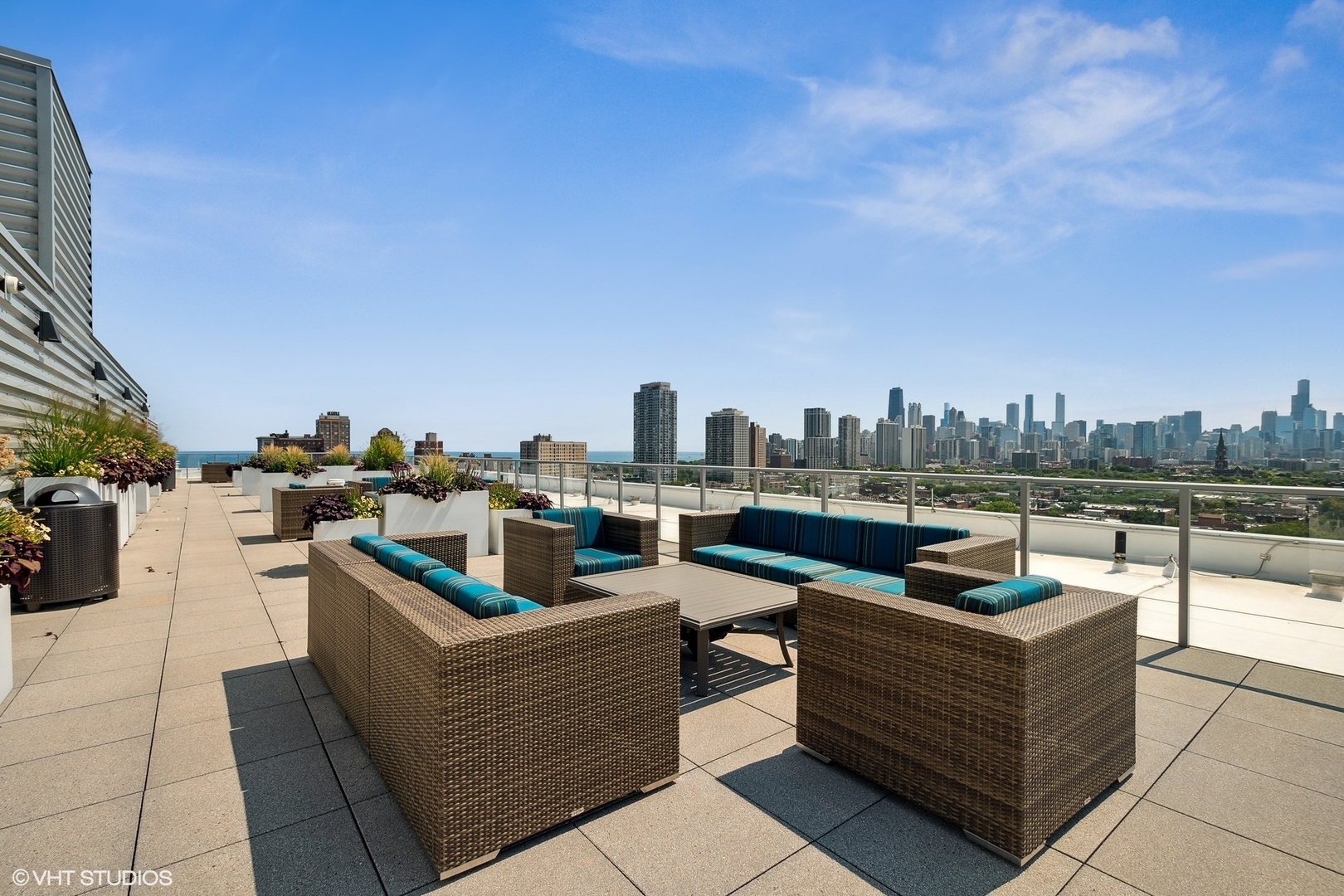 540 W Webster Avenue Unit: 402