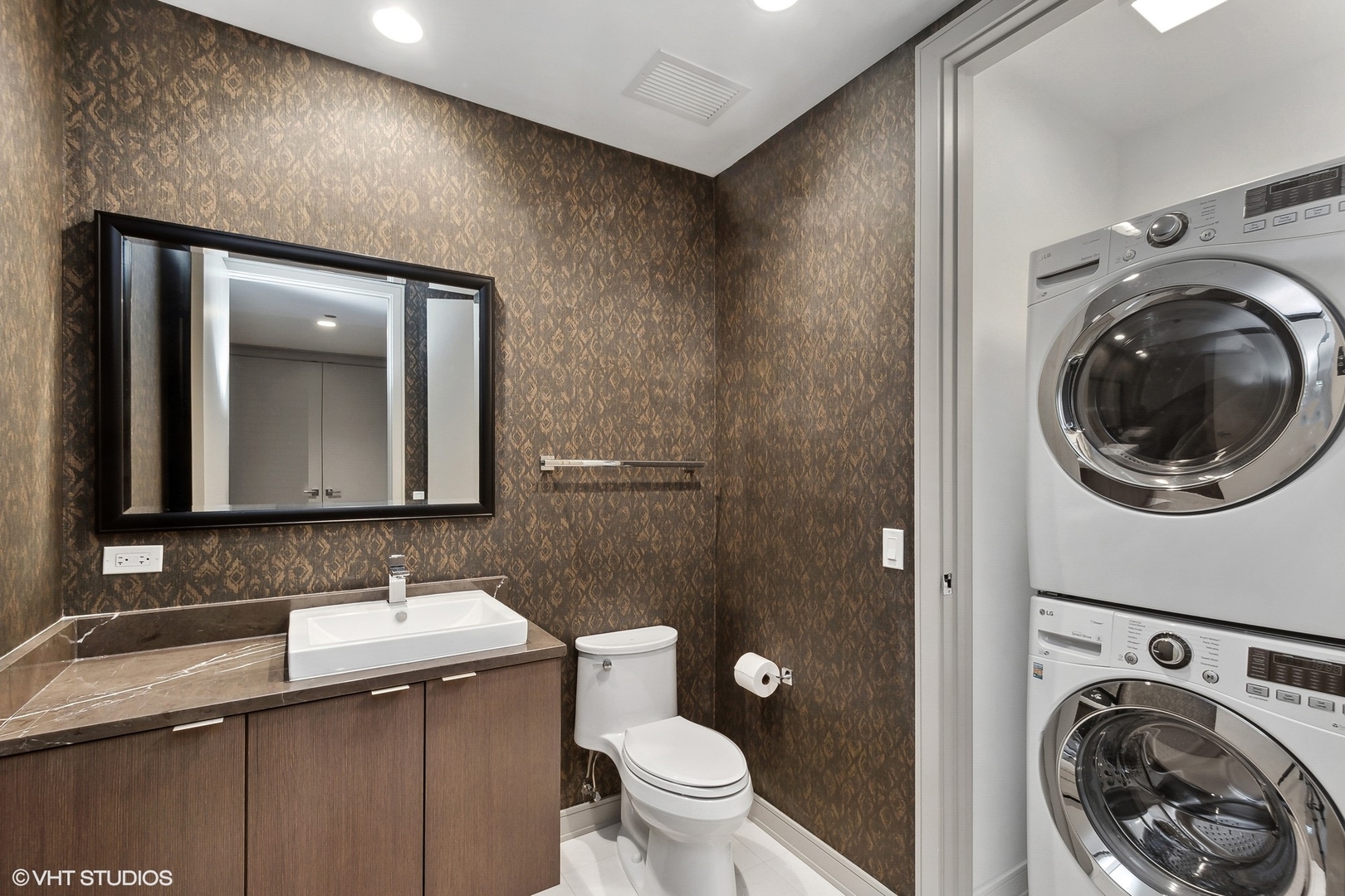 540 W Webster Avenue Unit: 402