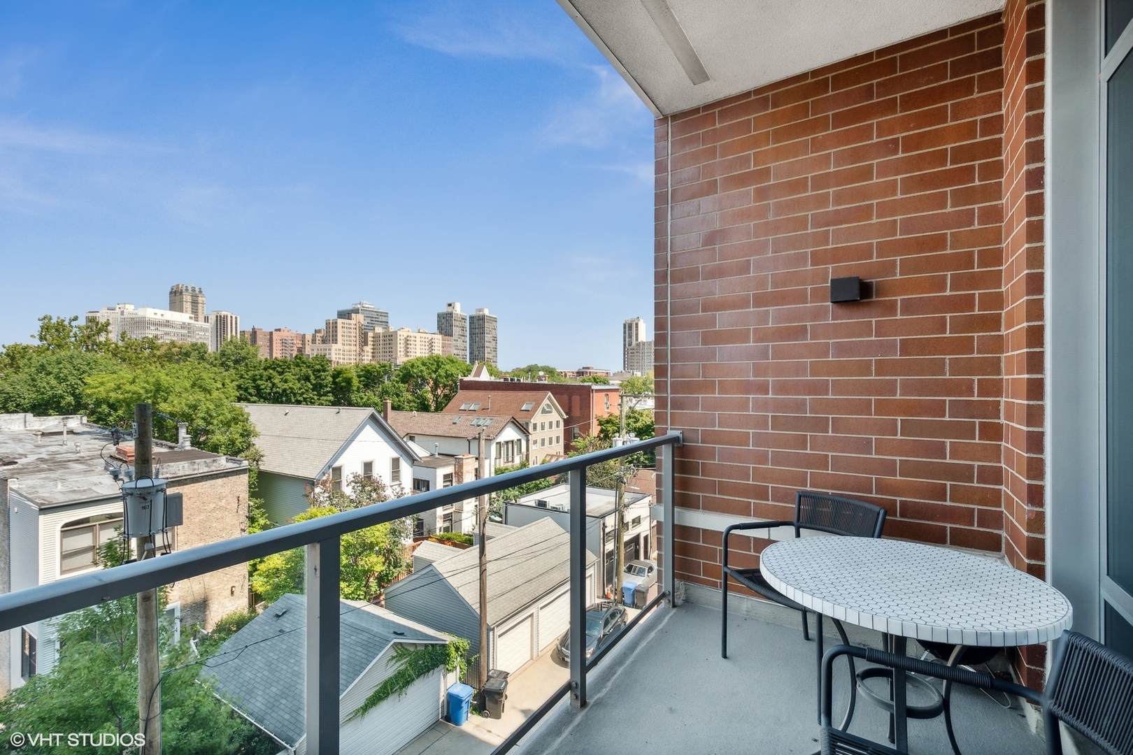 540 W Webster Avenue Unit: 402