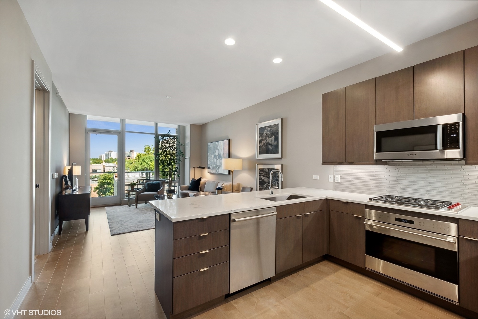 540 W Webster Avenue Unit: 402