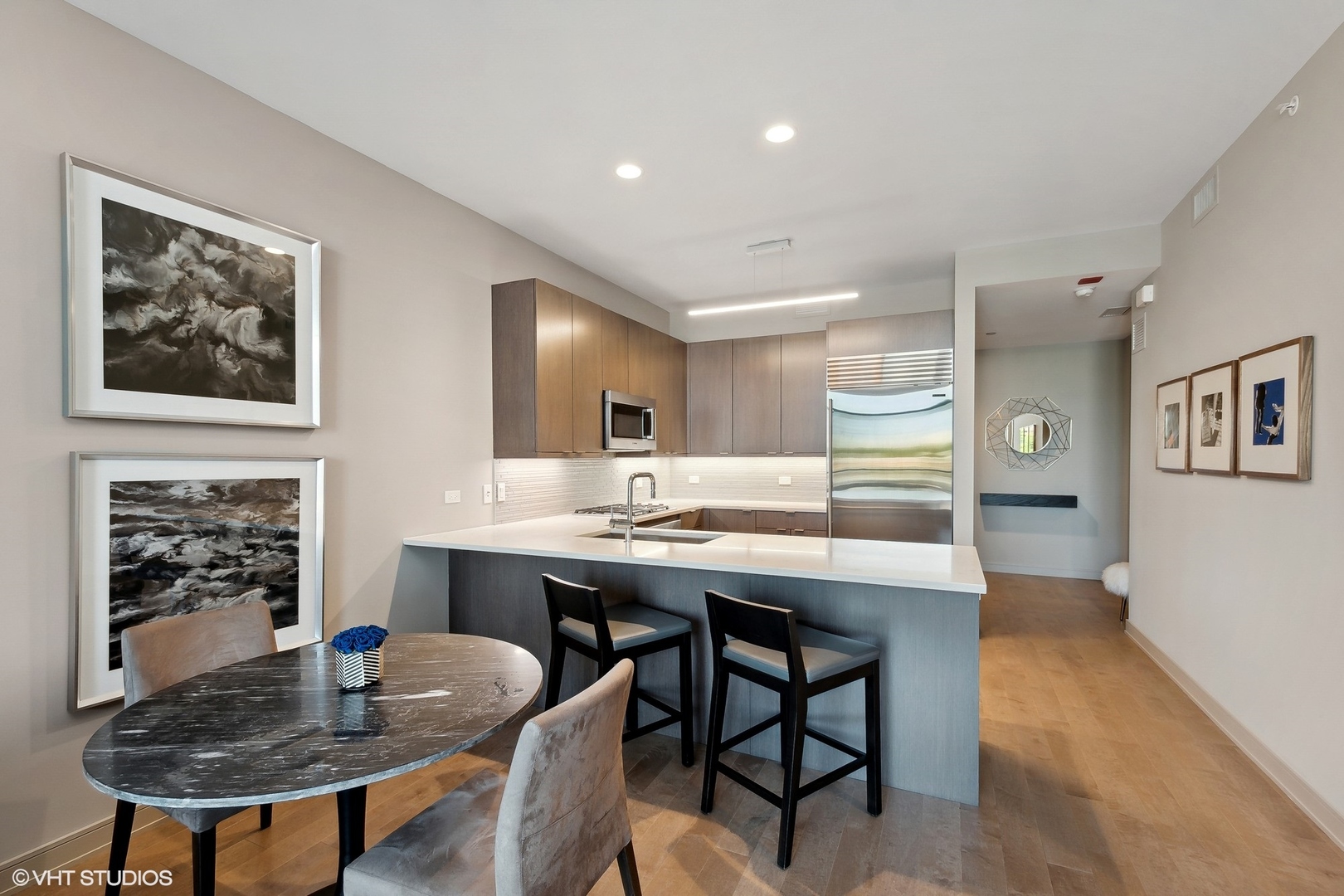 540 W Webster Avenue Unit: 402