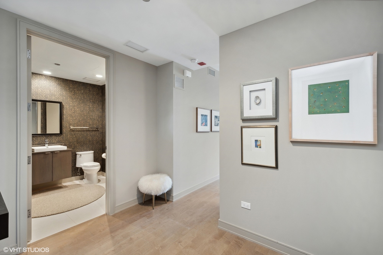 540 W Webster Avenue Unit: 402