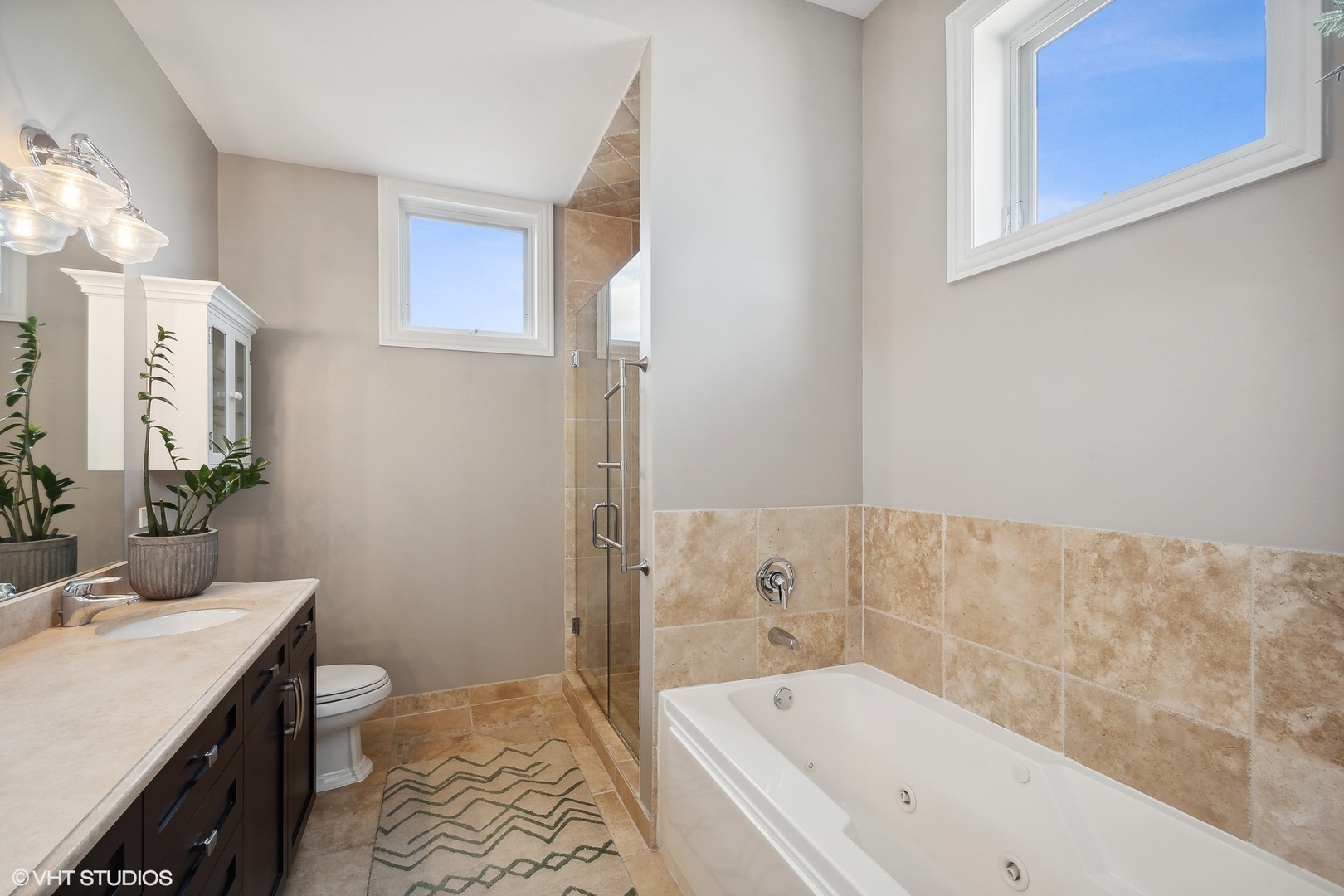 3207 N Clifton Avenue Unit: 303