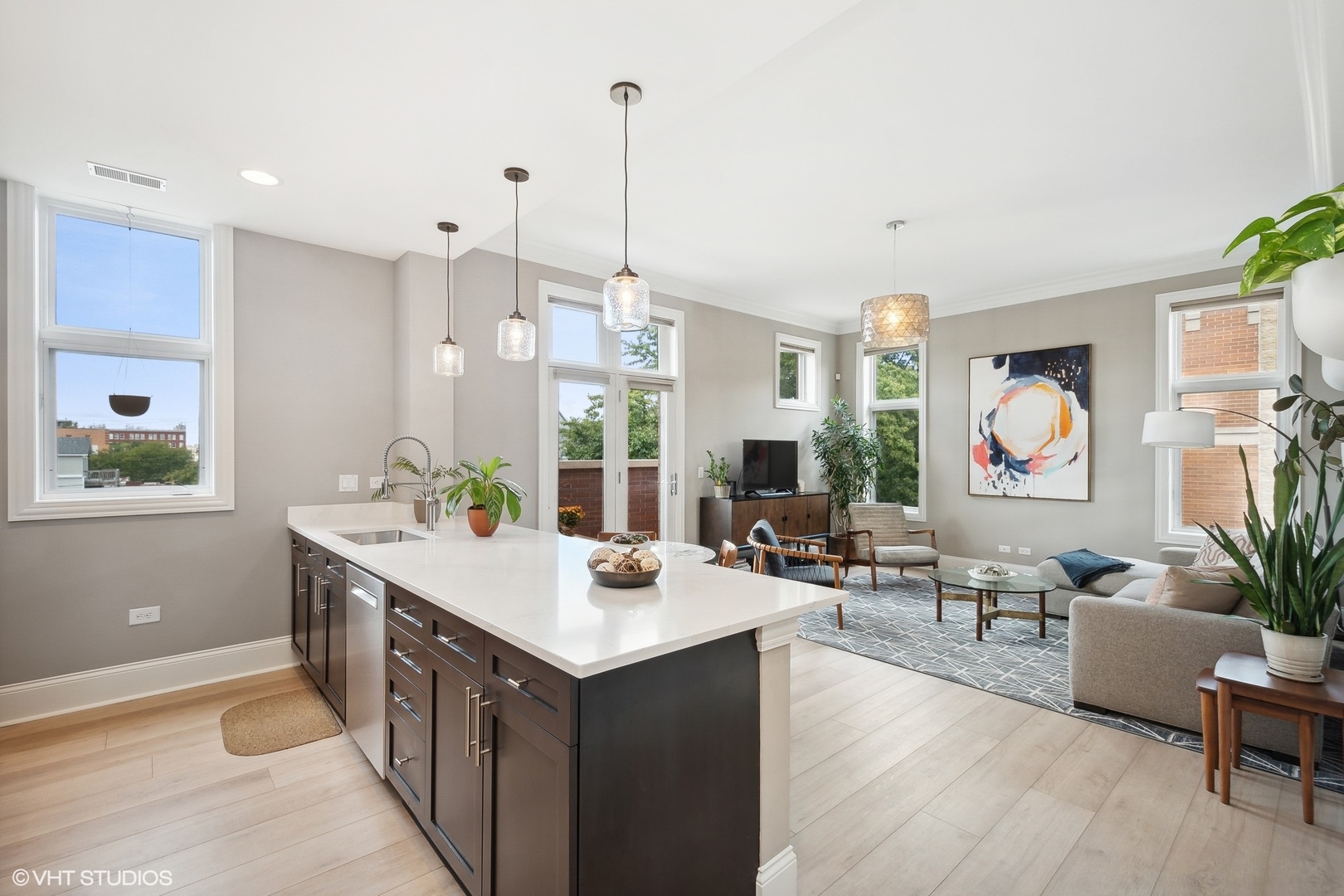 3207 N Clifton Avenue Unit: 303