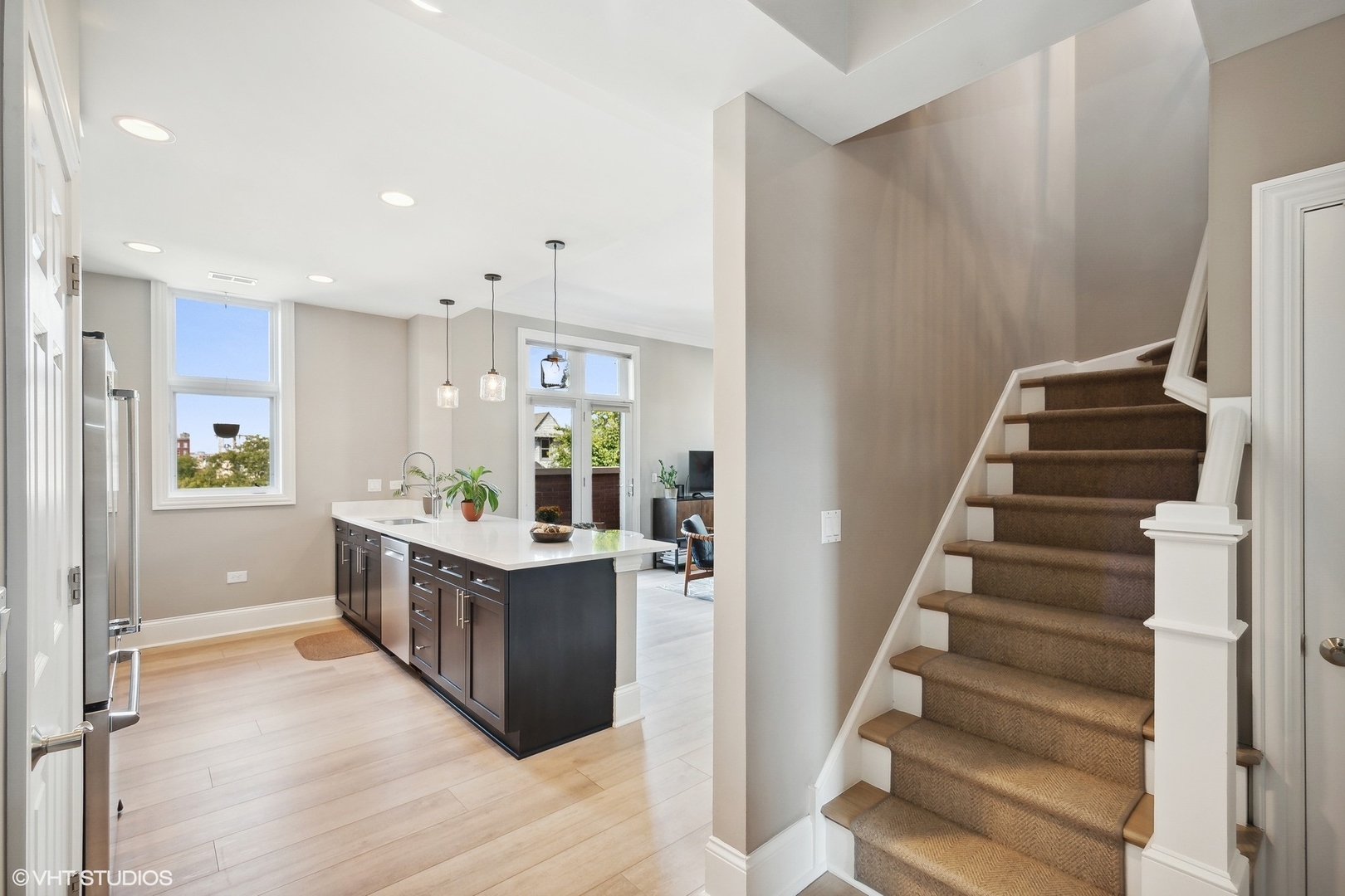 3207 N Clifton Avenue Unit: 303