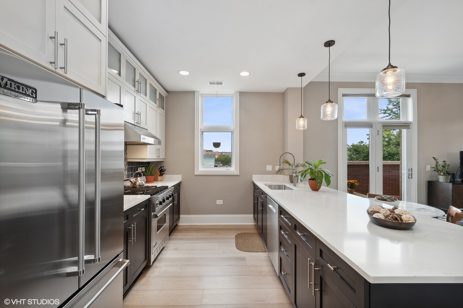 3207 N Clifton Avenue Unit: 303