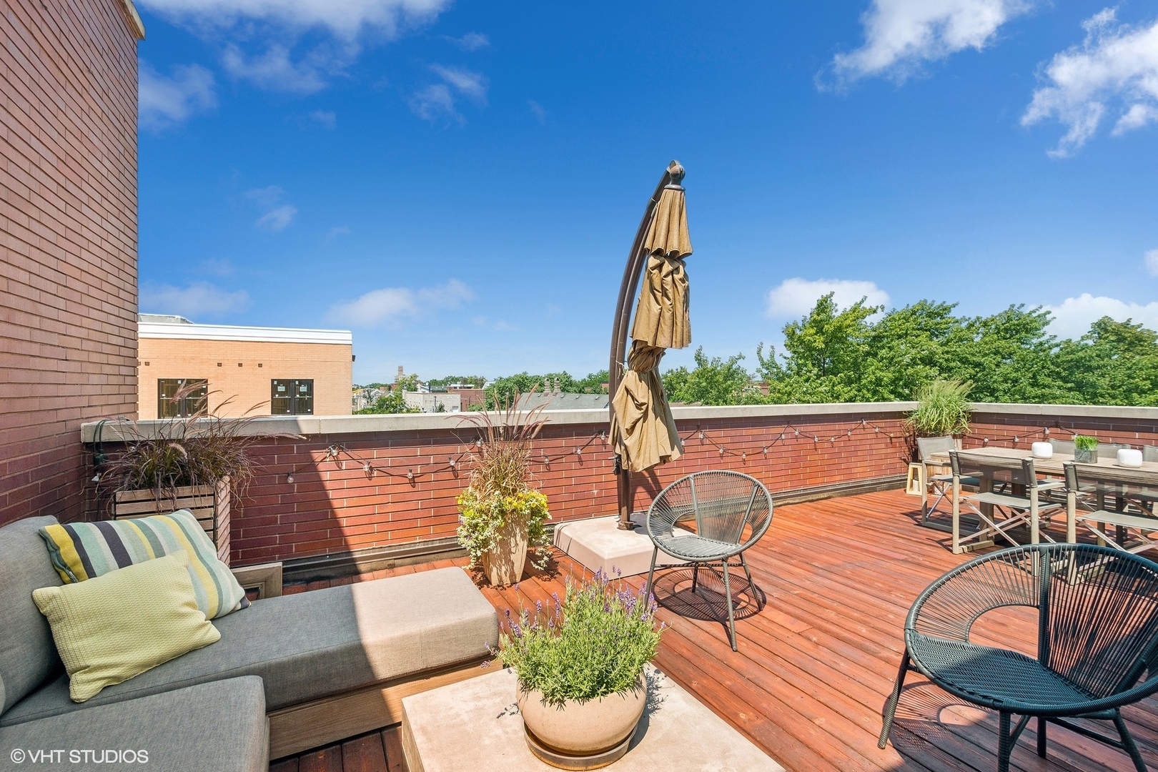 3207 N Clifton Avenue Unit: 303