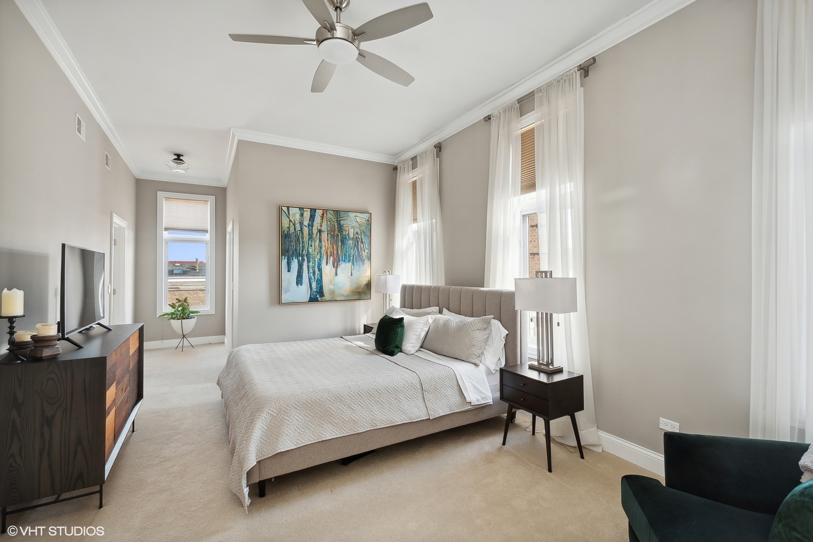 3207 N Clifton Avenue Unit: 303