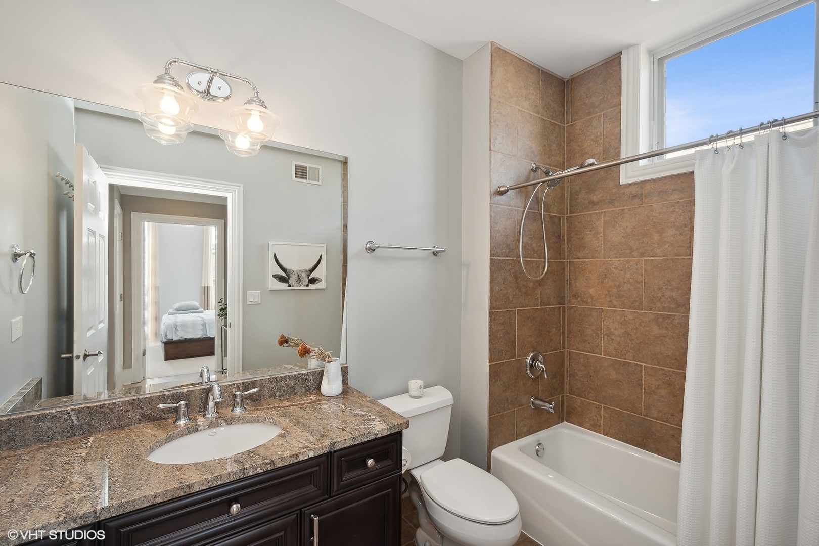 3207 N Clifton Avenue Unit: 303