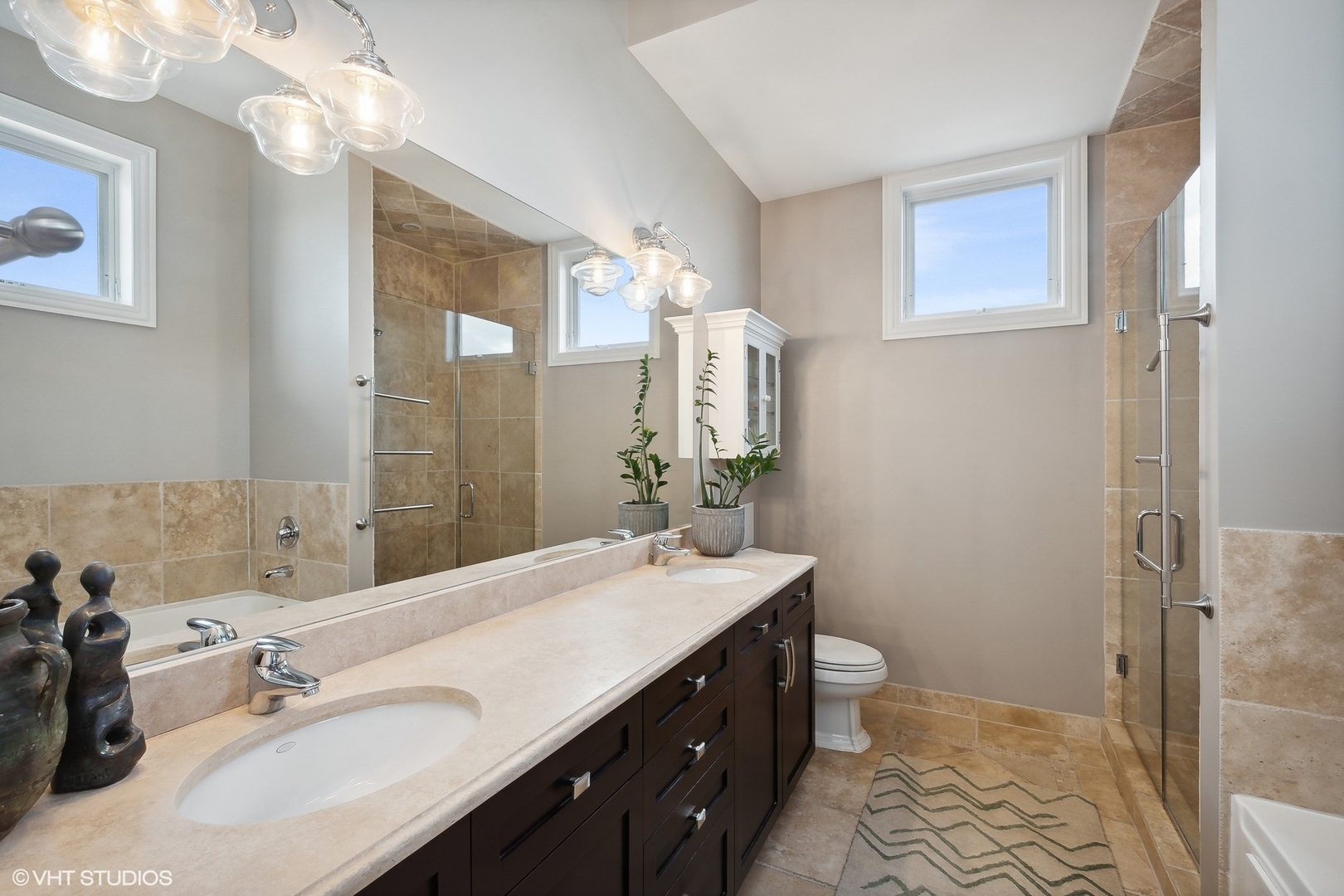 3207 N Clifton Avenue Unit: 303