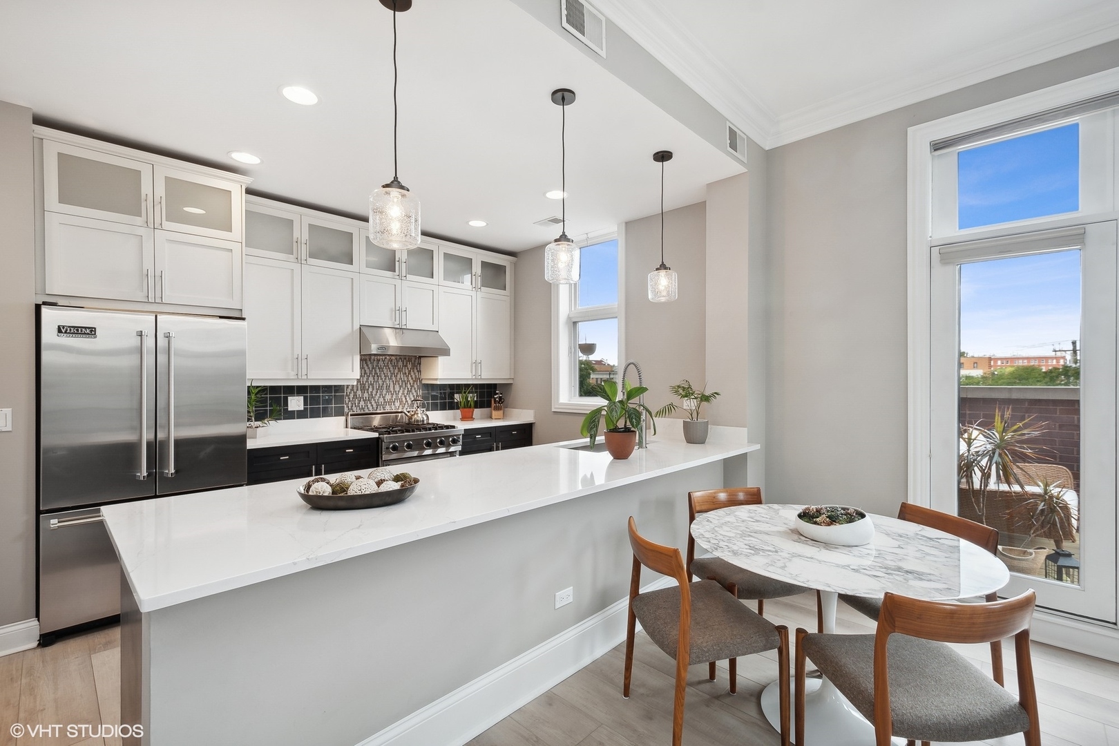 3207 N Clifton Avenue Unit: 303