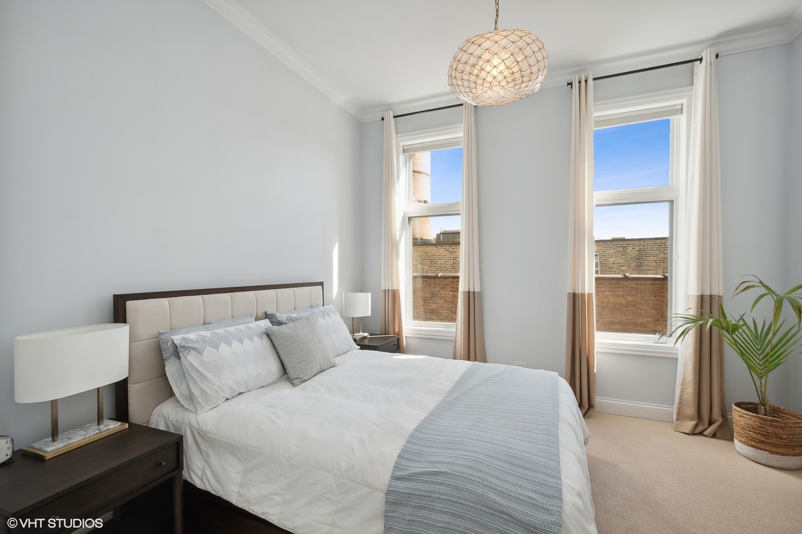 3207 N Clifton Avenue Unit: 303