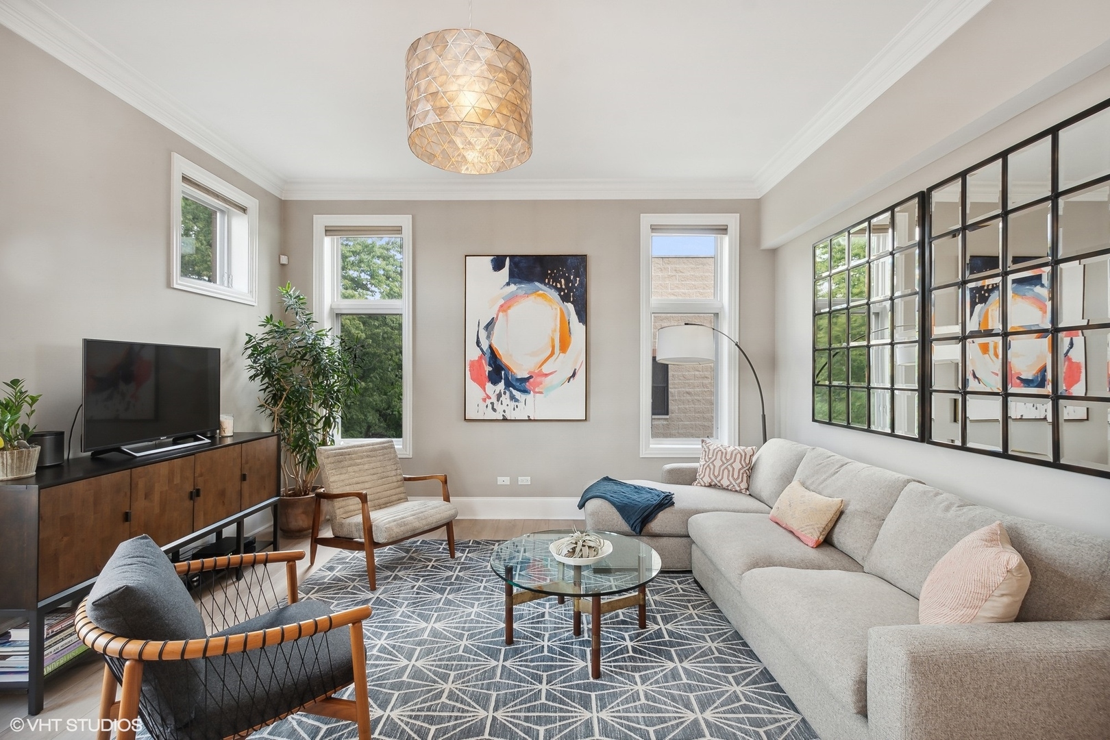 3207 N Clifton Avenue Unit: 303