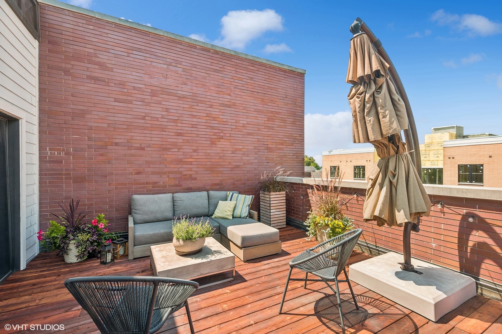 3207 N Clifton Avenue Unit: 303