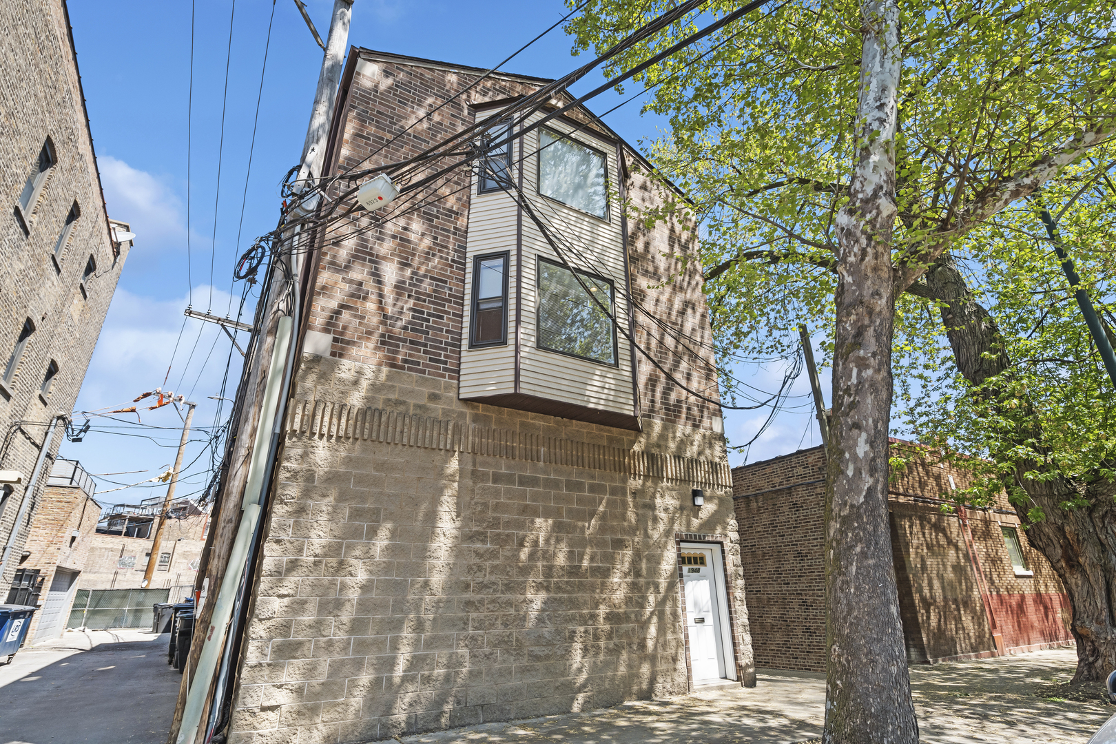 1948 W Byron Street Unit: 2B