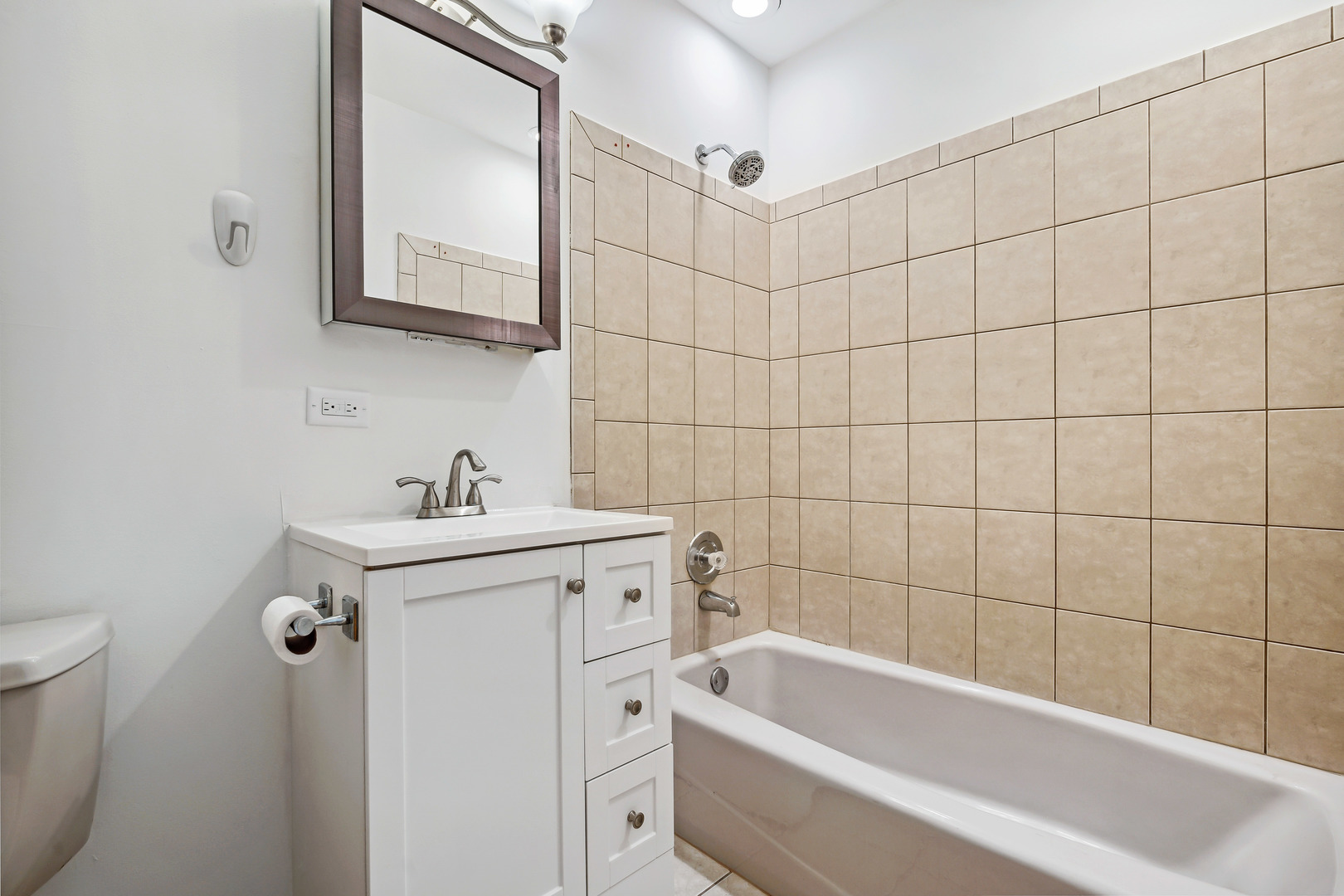 1948 W Byron Street Unit: 2B