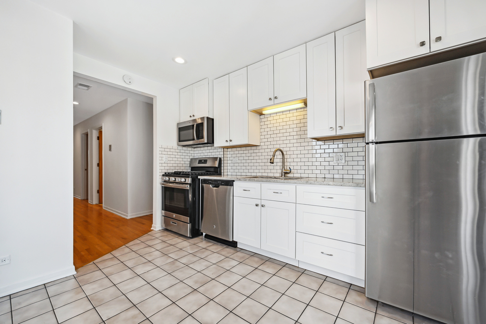 1948 W Byron Street Unit: 2B