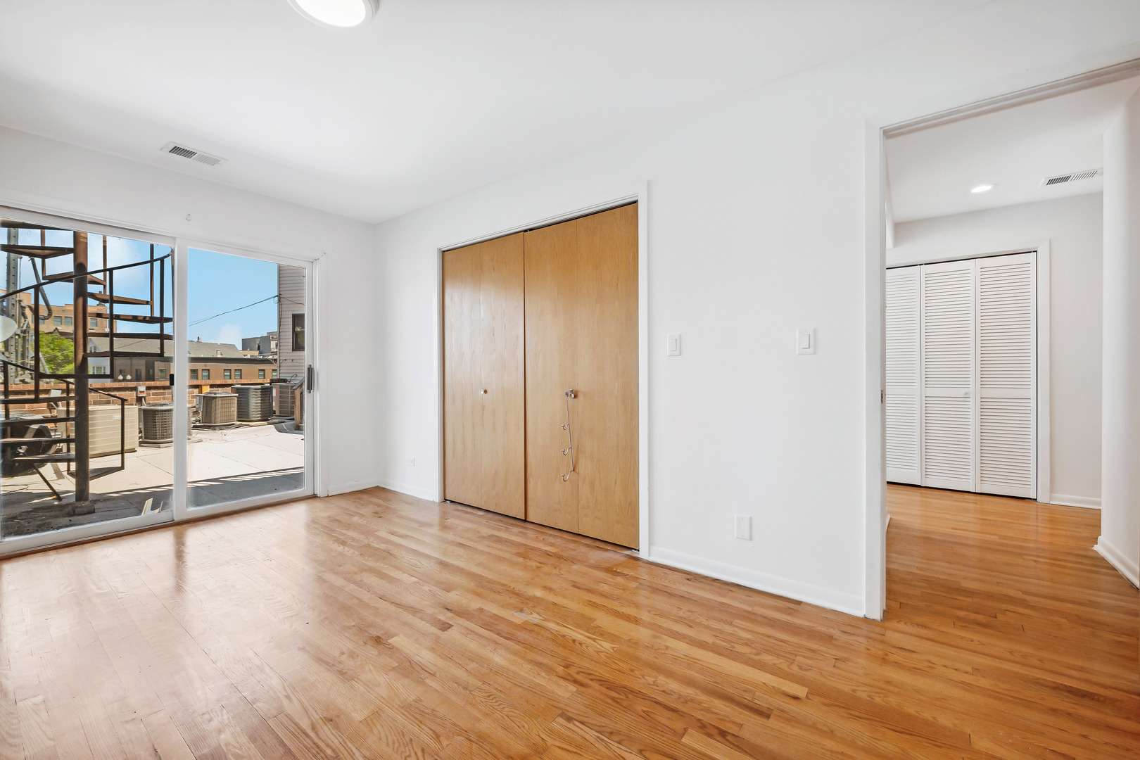 1948 W Byron Street Unit: 2B