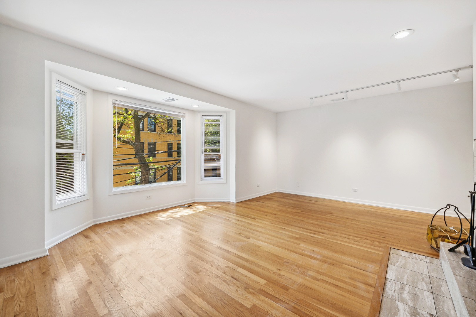 1948 W Byron Street Unit: 2B