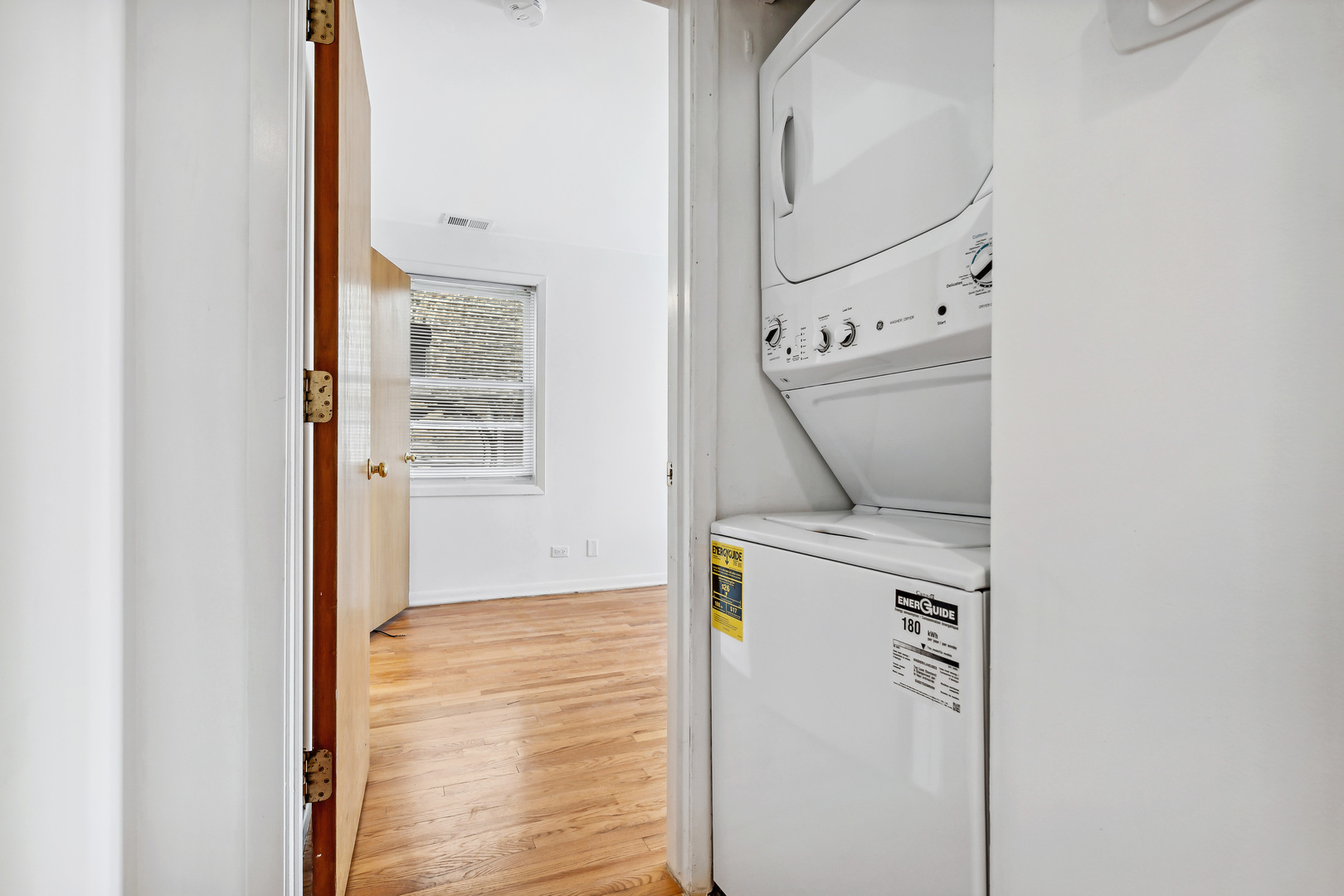 1948 W Byron Street Unit: 2B