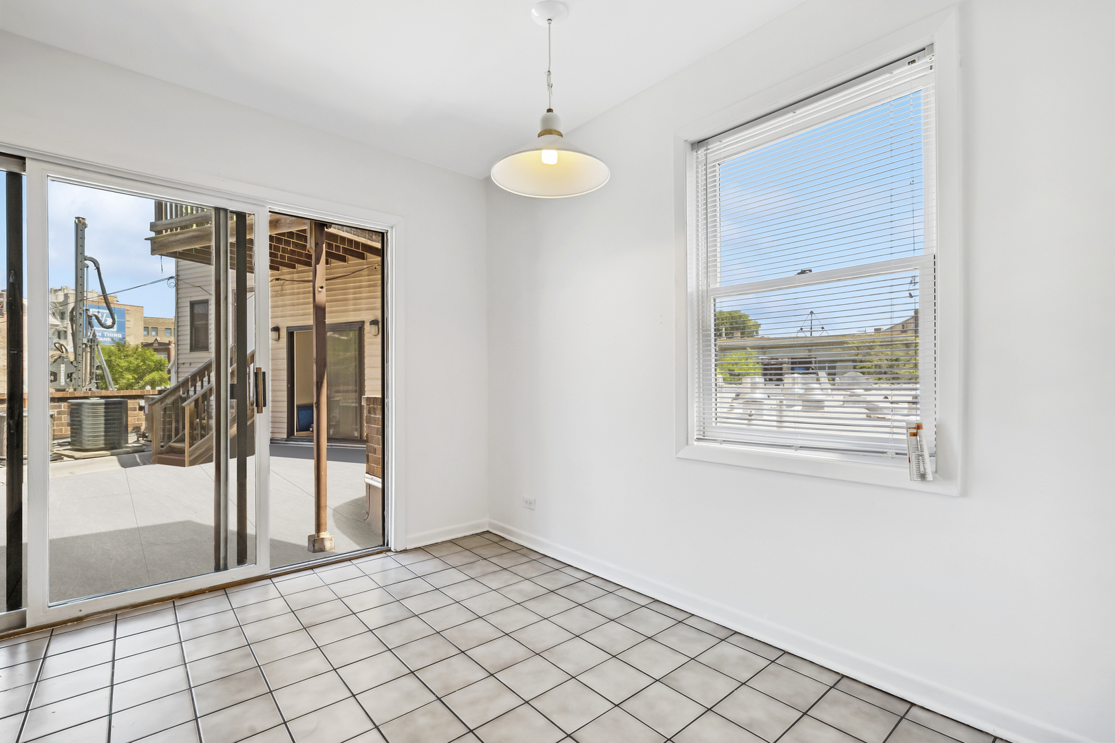 1948 W Byron Street Unit: 2B