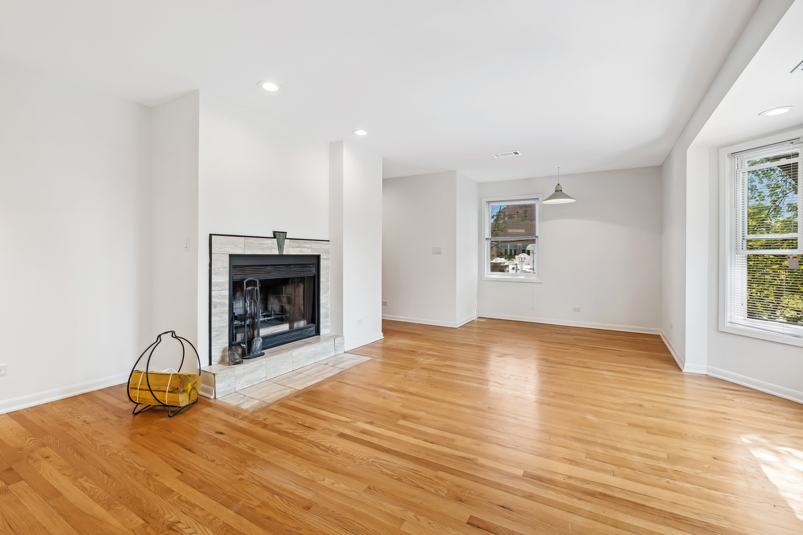 1948 W Byron Street Unit: 2B