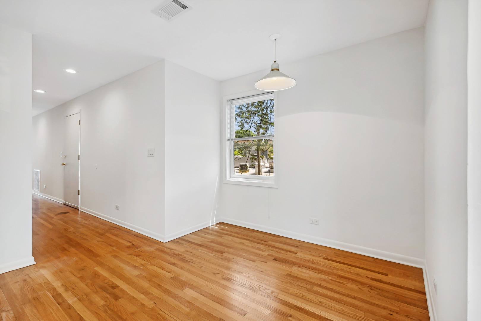 1948 W Byron Street Unit: 2B