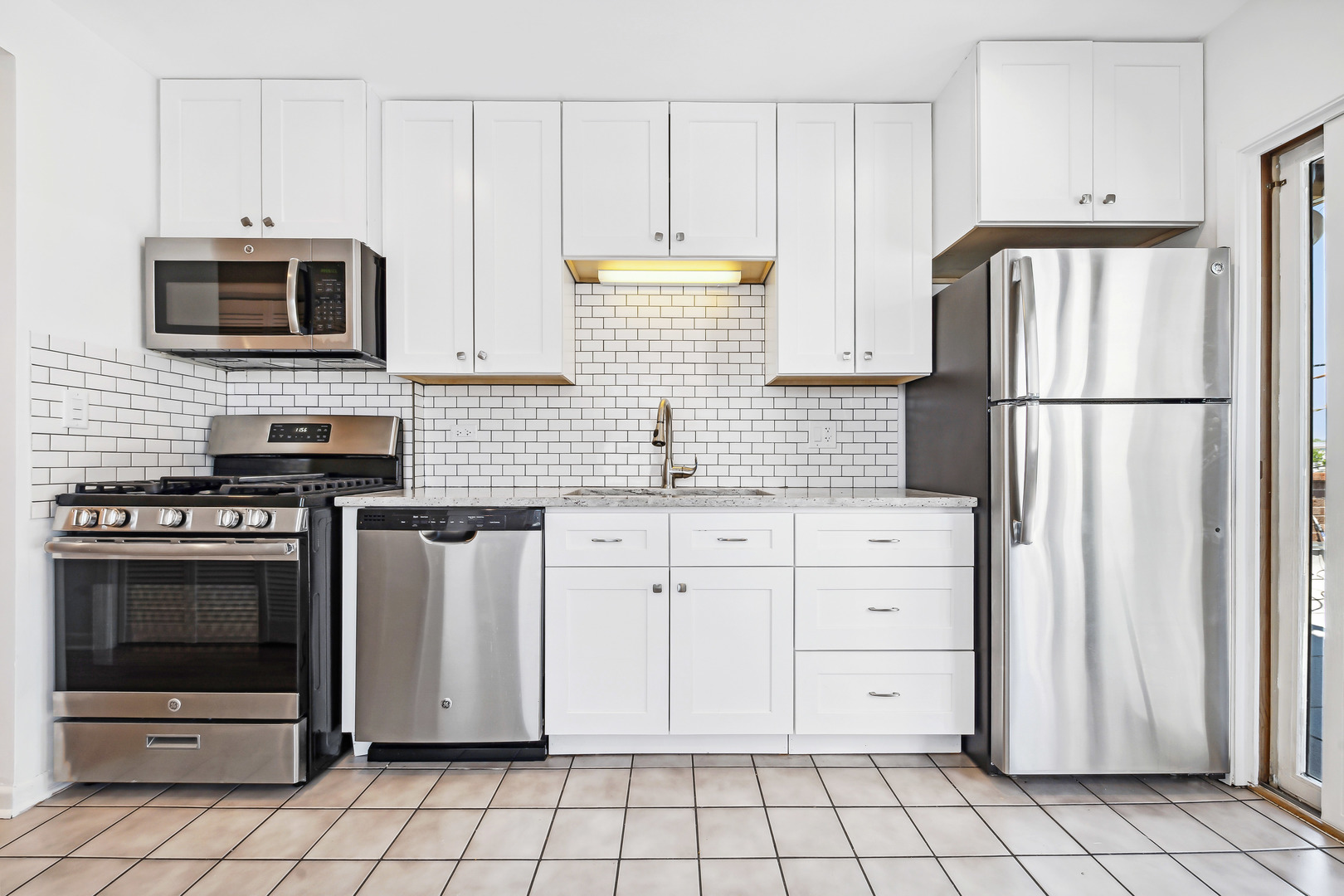 1948 W Byron Street Unit: 2B