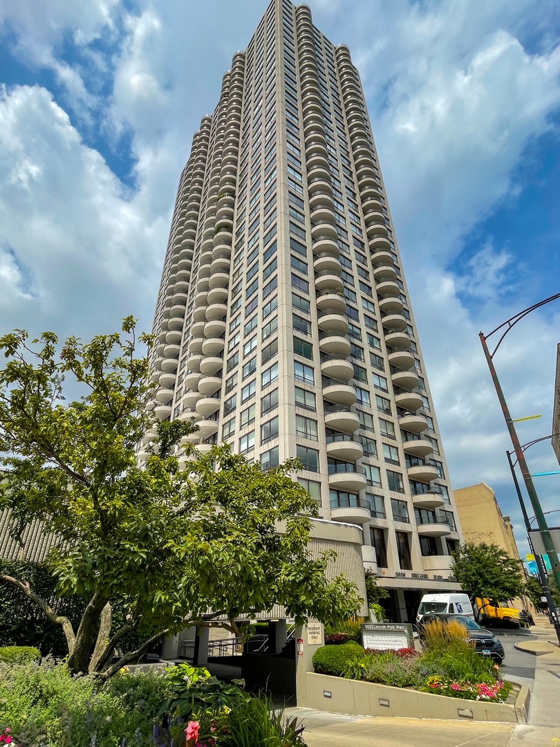 2020 N Lincoln Park West Avenue Unit: 2C