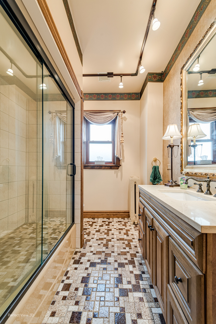 1218 W Elmdale Avenue Unit: 1